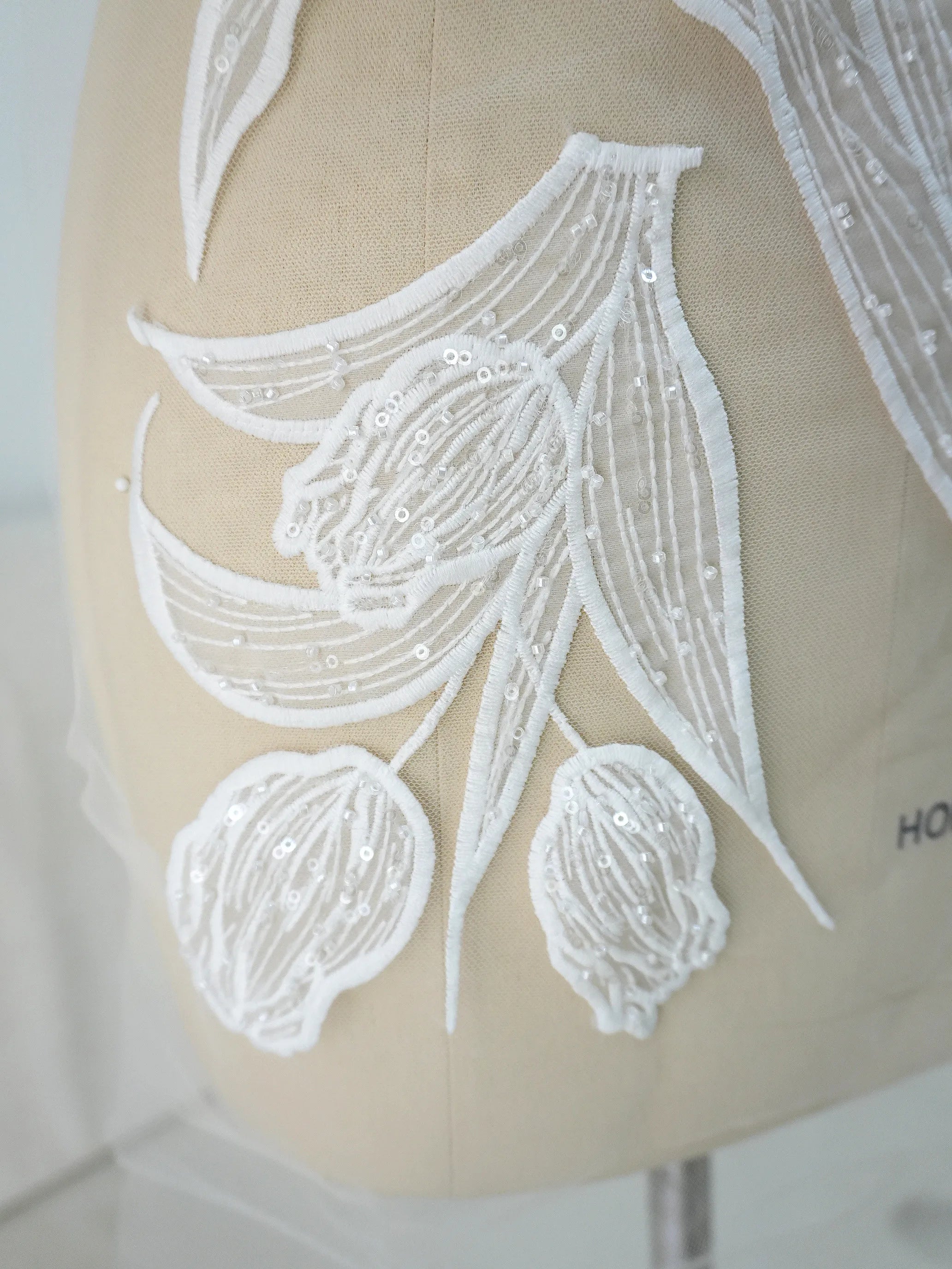 Parche de tela con flores de encaje de alta calidad con cuentas bordadas y purpurina de tulipán Lanfei, ideal para regalo de boda, material para ropa, accesorios de bricolaje