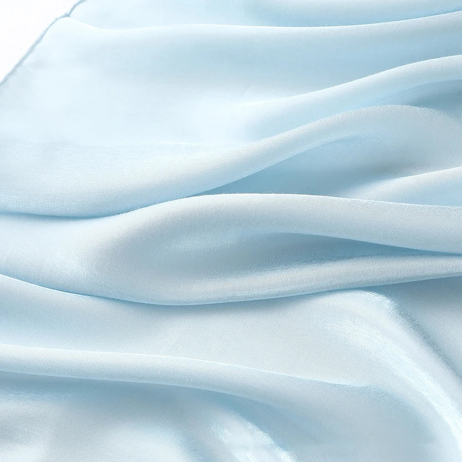 قماش حرير ساتان سائل نابض بالحياة - خامة لامعة لفساتين السهرة