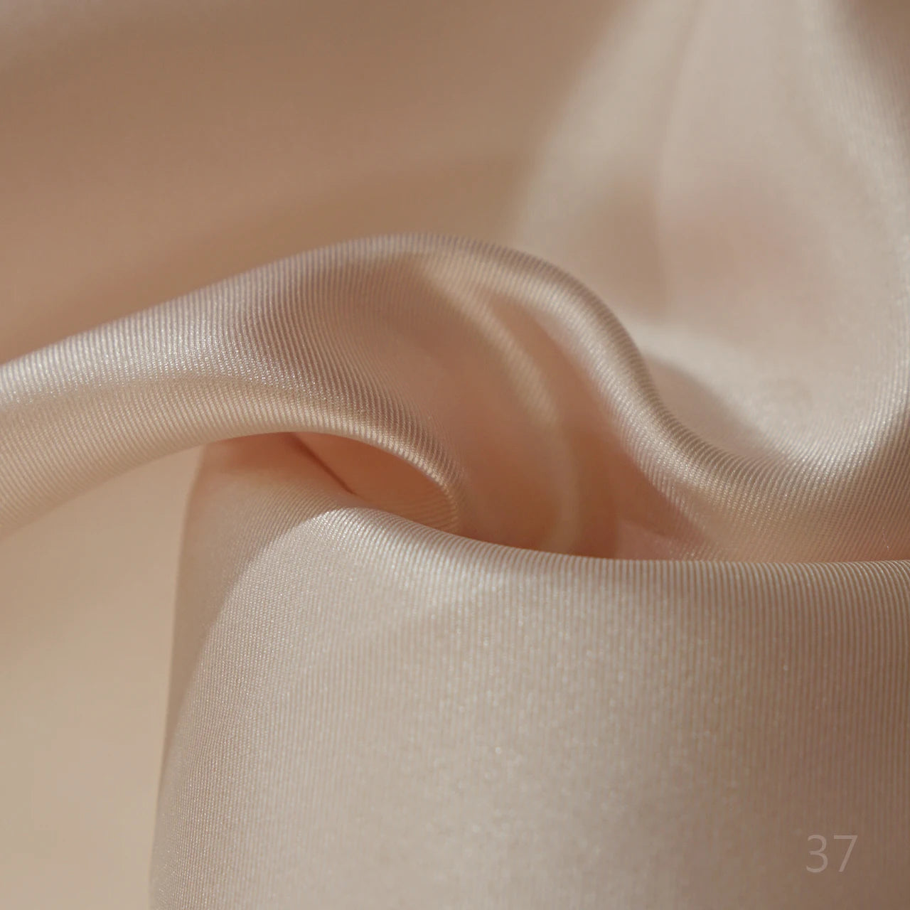 Tela de satén de sarga Mikado gris crujiente cosida para vestido de novia, vestido de fiesta, vestido de dama de honor, tela DIY hecha a mano