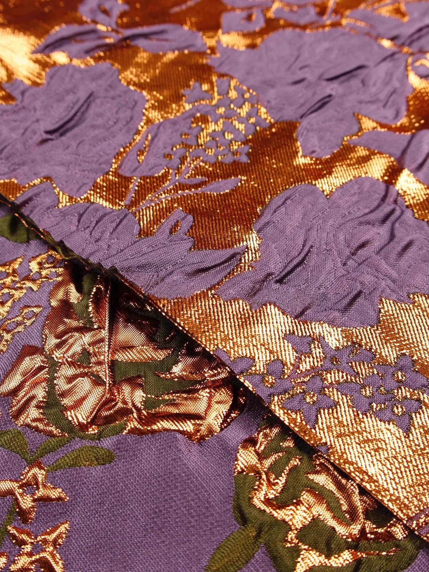 Falda de primavera y verano con silueta rígida y brillante, diseño retro de flores en púrpura y dorado en tela jacquard con relieve, tela de diseñador DIY
