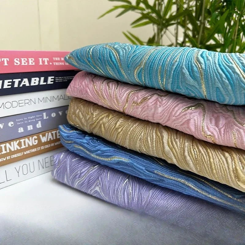 قماش التنورة والفساتين ذو الملمس المطلي بالذهب، سميك ومتدفق، انعكاس خفيف للضوء، نمط جاكار ثلاثي الأبعاد